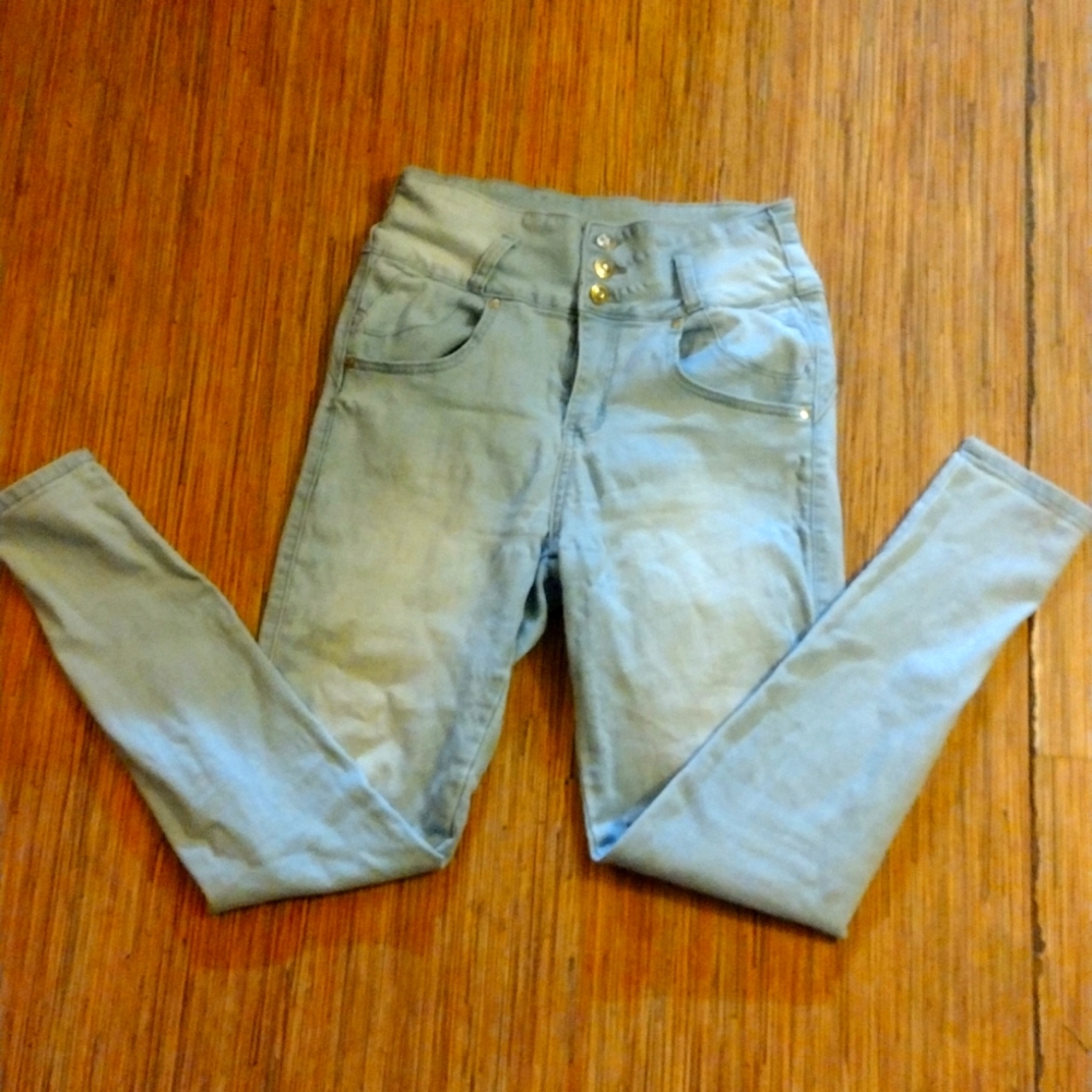 High-waist light blue skinny jeans with gold buttons size 9